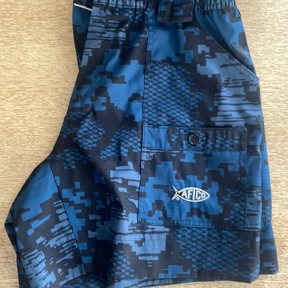 Aftco size 32 blue digital camo fishing shorts